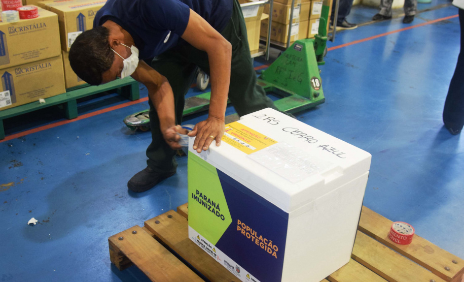 Agilidade das equipes da Saúde garante entrega a todos os municípios do Paraná.
Foto: Américo Antonio/SESA
19.01.2021