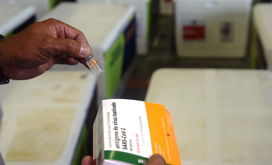 Agilidade das equipes da Saúde garante entrega a todos os municípios do Paraná.
Foto: Américo Antonio/SESA
19.01.2021