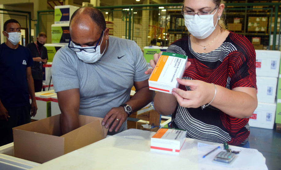 Agilidade das equipes da Saúde garante entrega a todos os municípios do Paraná.
Foto: Américo Antonio/SESA
19.01.2021