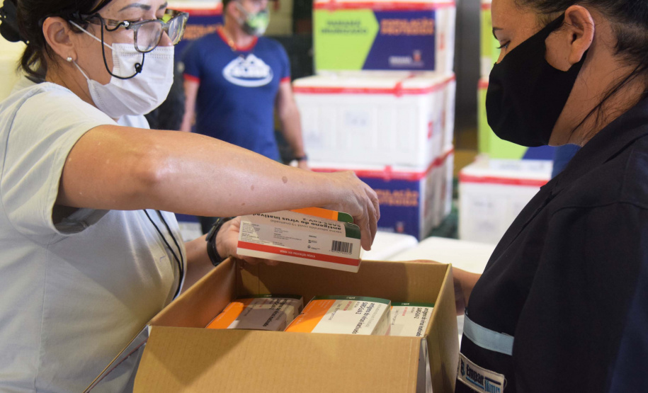 Agilidade das equipes da Saúde garante entrega a todos os municípios do Paraná.
Foto: Américo Antonio/SESA
19.01.2021