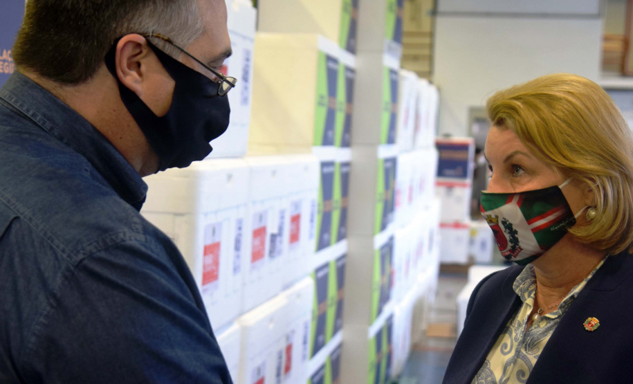 Agilidade das equipes da Saúde garante entrega a todos os municípios do Paraná.
Foto: Américo Antonio/SESA
19.01.2021