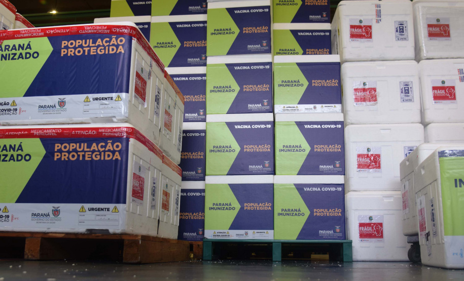 Agilidade das equipes da Saúde garante entrega a todos os municípios do Paraná.
Foto: Américo Antonio/SESA
19.01.2021