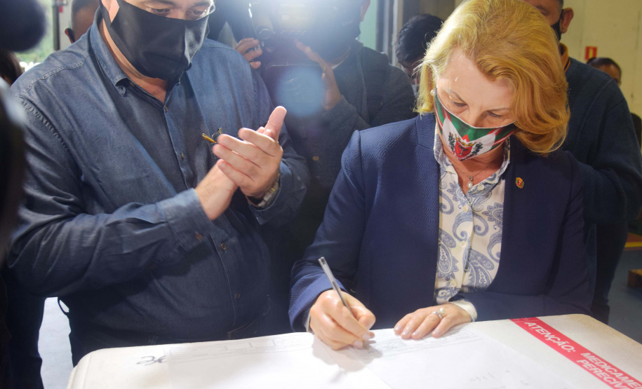 Agilidade das equipes da Saúde garante entrega a todos os municípios do Paraná.
Foto: Américo Antonio/SESA
19.01.2021