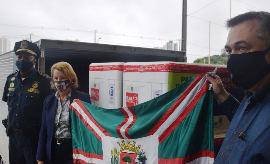 Agilidade das equipes da Saúde garante entrega a todos os municípios do Paraná.
Foto: Américo Antonio/SESA
19.01.2021