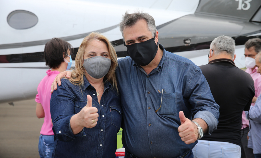 APUCARANA  -  Dsitribuicao  das vacinas contra a Covid-19 no Aeroporto de Apucarana com o Secretario de Estado da Saude, Beto Preto n-  19/01/2021 - Foto: Geraldo Bubniak/AEN