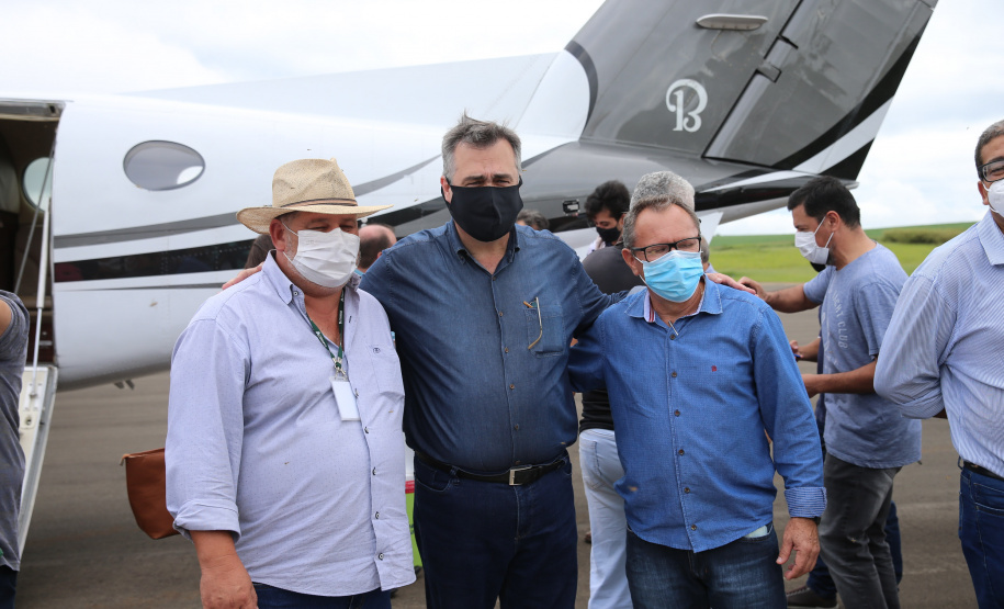 APUCARANA  -  Dsitribuicao  das vacinas contra a Covid-19 no Aeroporto de Apucarana com o Secretario de Estado da Saude, Beto Preto n-  19/01/2021 - Foto: Geraldo Bubniak/AEN