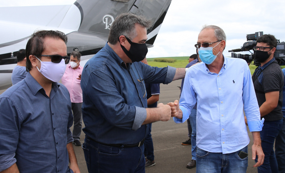 APUCARANA  -  Dsitribuicao  das vacinas contra a Covid-19 no Aeroporto de Apucarana com o Secretario de Estado da Saude, Beto Preto n-  19/01/2021 - Foto: Geraldo Bubniak/AEN