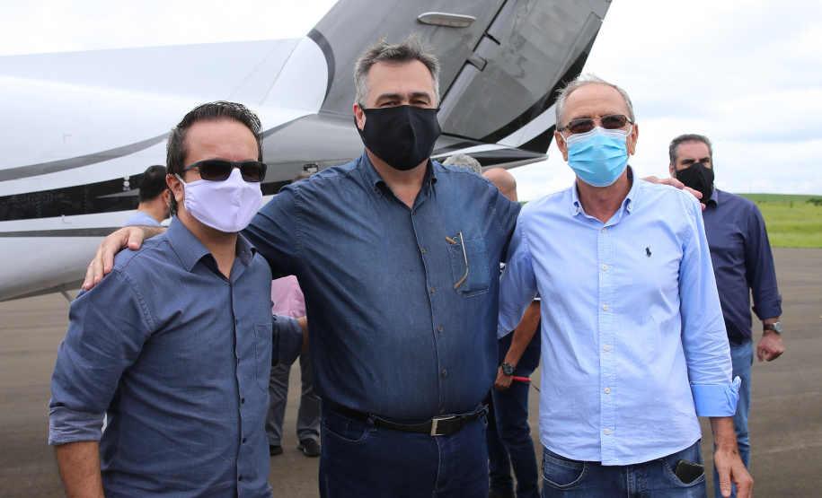 APUCARANA  -  Dsitribuicao  das vacinas contra a Covid-19 no Aeroporto de Apucarana com o Secretario de Estado da Saude, Beto Preto n-  19/01/2021 - Foto: Geraldo Bubniak/AEN