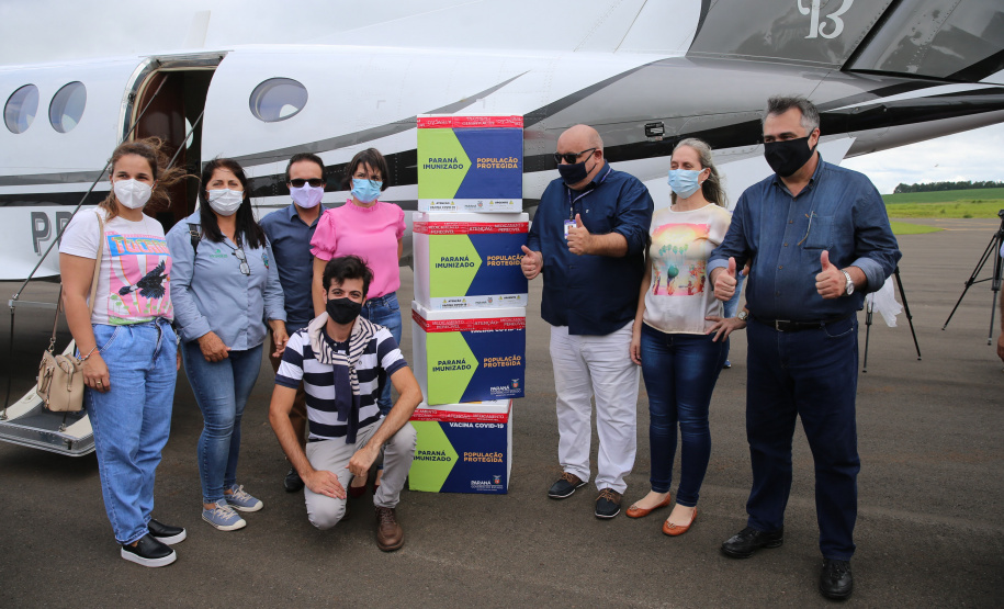 APUCARANA  -  Dsitribuicao  das vacinas contra a Covid-19 no Aeroporto de Apucarana com o Secretario de Estado da Saude, Beto Preto n-  19/01/2021 - Foto: Geraldo Bubniak/AEN