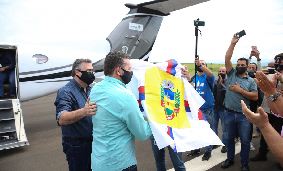 Dsitribuicao  das vacinas contra a Covid-19 no Aeroporto de Maringa com o Secretario de Estado da Saude, Beto Preto n-  19/01/2021 - Foto: Geraldo Bubniak/AEN