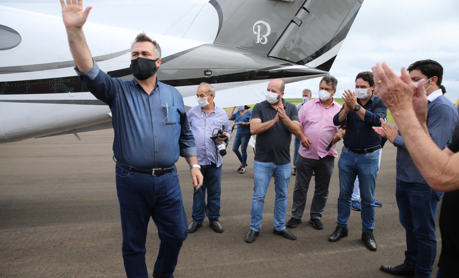 APUCARANA  -  Dsitribuicao  das vacinas contra a Covid-19 no Aeroporto de Apucarana com o Secretario de Estado da Saude, Beto Preto n-  19/01/2021 - Foto: Geraldo Bubniak/AEN