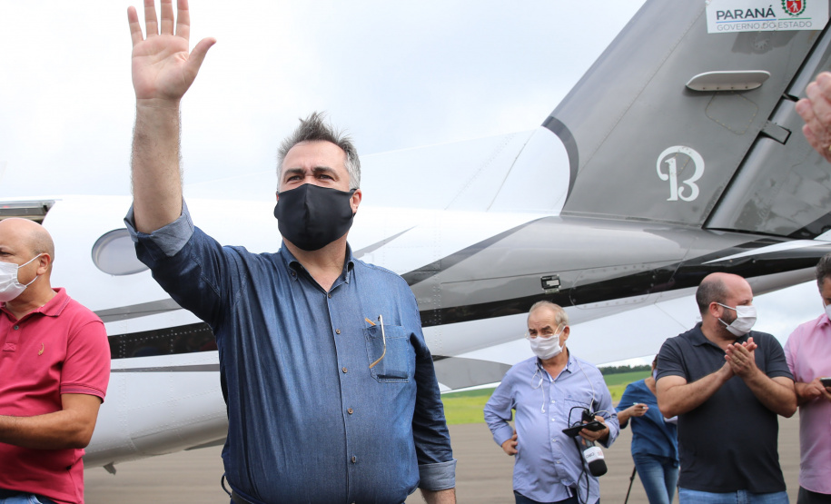 APUCARANA  -  Dsitribuicao  das vacinas contra a Covid-19 no Aeroporto de Apucarana com o Secretario de Estado da Saude, Beto Preto n-  19/01/2021 - Foto: Geraldo Bubniak/AEN