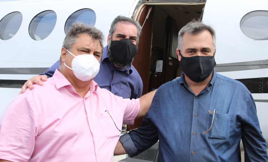 APUCARANA  -  Dsitribuicao  das vacinas contra a Covid-19 no Aeroporto de Apucarana com o Secretario de Estado da Saude, Beto Preto n-  19/01/2021 - Foto: Geraldo Bubniak/AEN