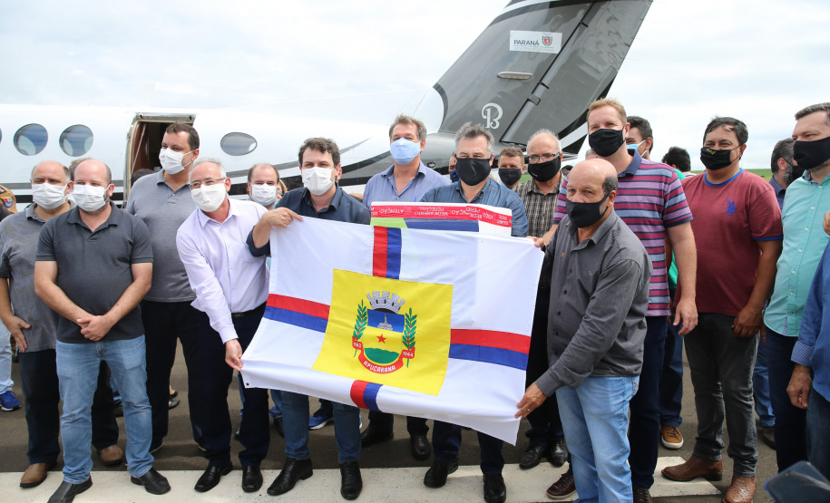 APUCARANA  -  Dsitribuicao  das vacinas contra a Covid-19 no Aeroporto de Apucarana com o Secretario de Estado da Saude, Beto Preto n-  19/01/2021 - Foto: Geraldo Bubniak/AEN