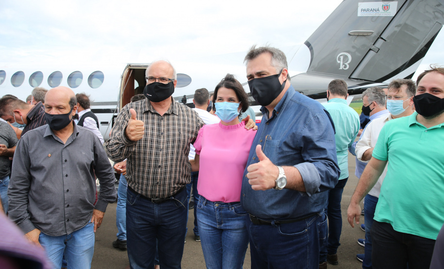 Dsitribuicao  das vacinas contra a Covid-19 no Aeroporto de Maringa com o Secretario de Estado da Saude, Beto Preto n-  19/01/2021 - Foto: Geraldo Bubniak/AEN