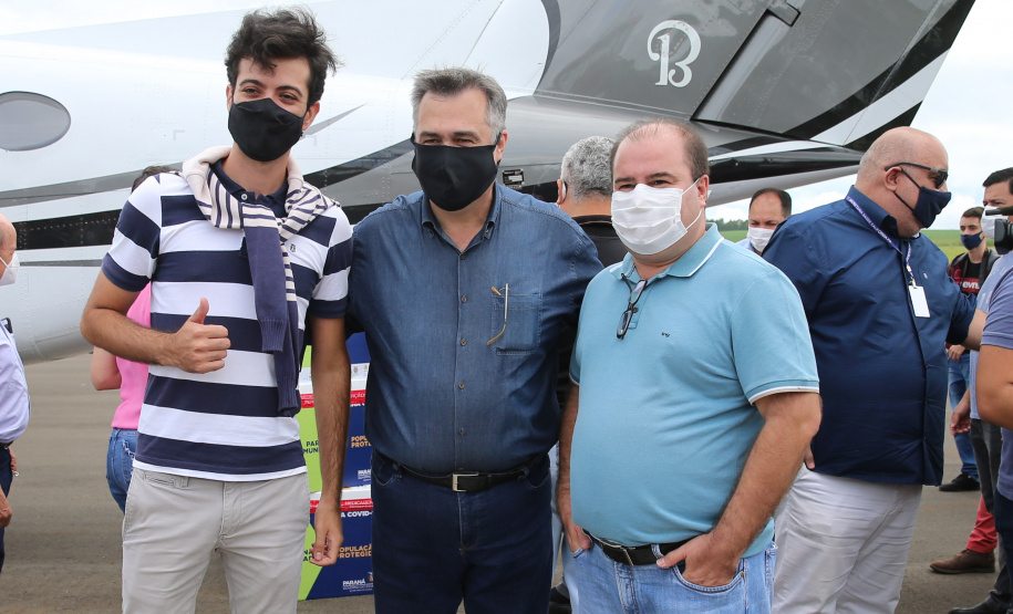 Dsitribuicao  das vacinas contra a Covid-19 no Aeroporto de Maringa com o Secretario de Estado da Saude, Beto Preto n-  19/01/2021 - Foto: Geraldo Bubniak/AEN