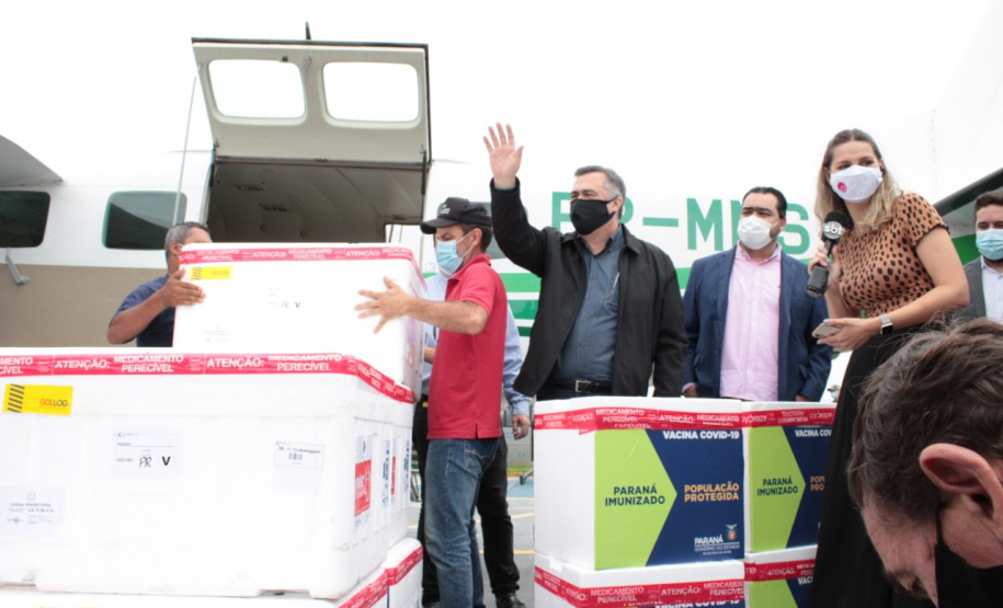 LONDRINA - Dsitribuiçãoo das vacinas contra a Covid-19 . Foto:Gustavo Tacaki