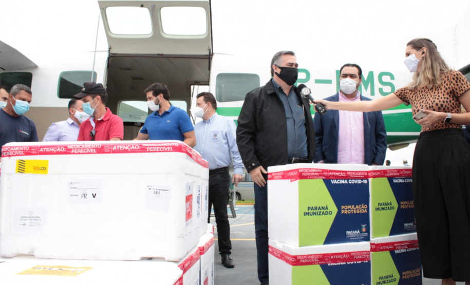 LONDRINA - Dsitribuiçãoo das vacinas contra a Covid-19 . Foto:Gustavo Tacaki