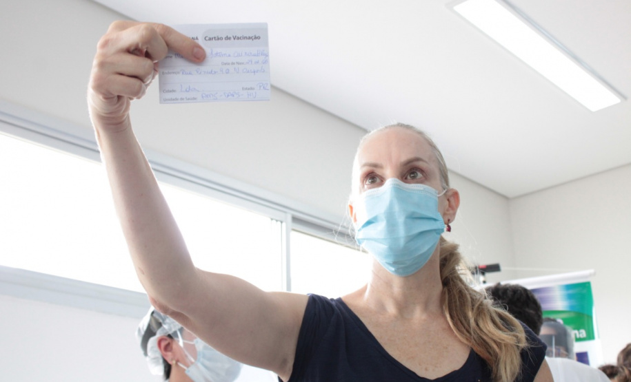 LONDRINA - Dsitribuiçãoo das vacinas contra a Covid-19 . Foto:Gustavo Tacaki