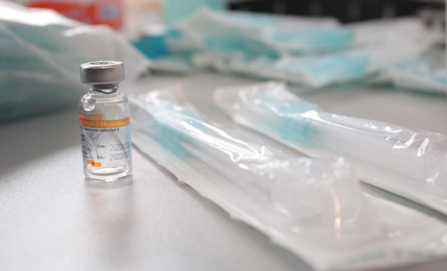 LONDRINA - Dsitribuiçãoo das vacinas contra a Covid-19 . Foto:Gustavo Tacaki