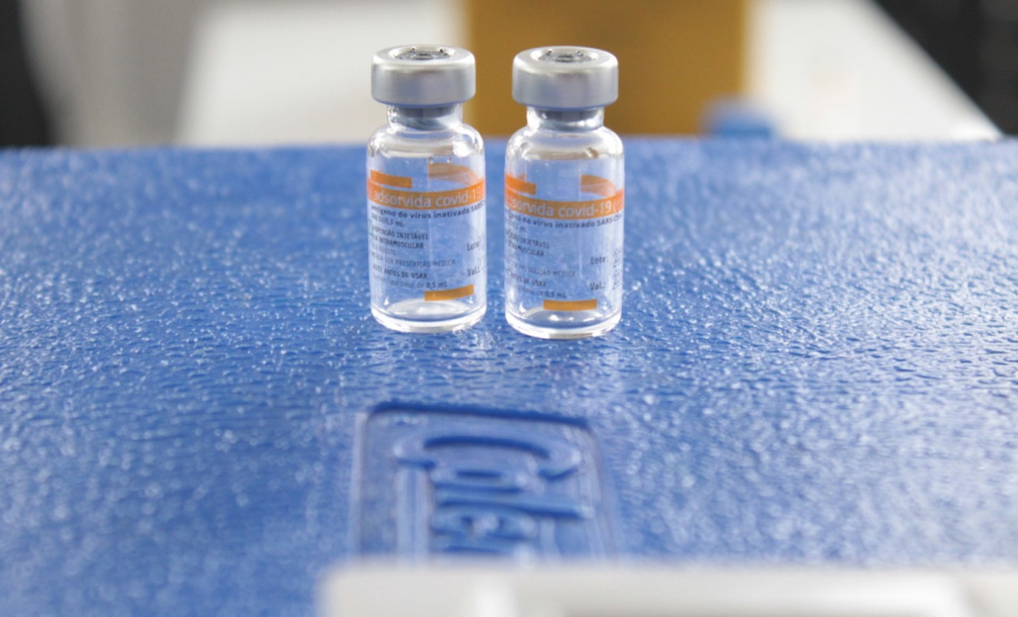 LONDRINA - Dsitribuiçãoo das vacinas contra a Covid-19 . Foto:Gustavo Tacaki