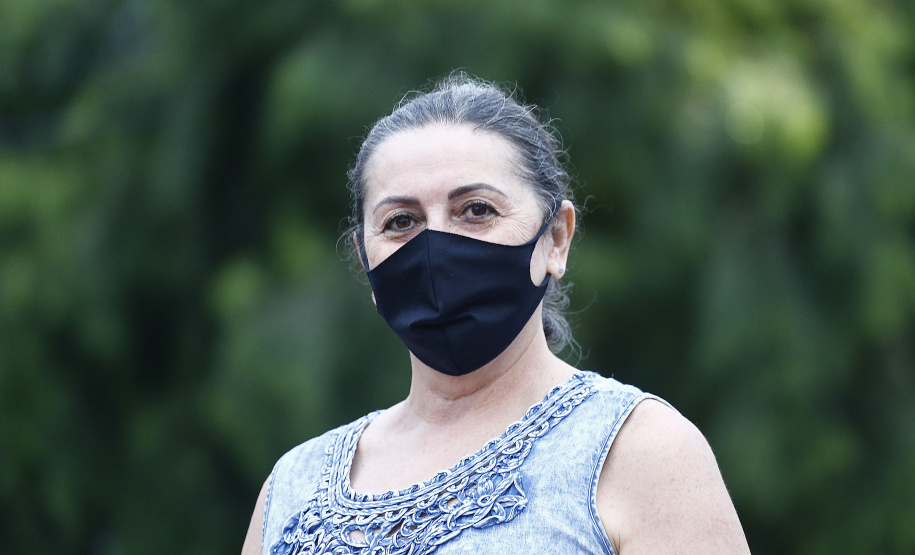 CASCAVEL - Dsitribuição  das vacinas contra a Covid-19.  Cândida Siqueira, 59 anos. 19/01/2021 - Foto: Jonathan Campos/AEN