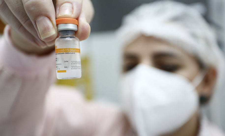 Cidade da longevidade, Quatro Pontes vacina 100% da linha de frente do combate à Covid. FOTO: JONATHAN CAMPOS/AEN