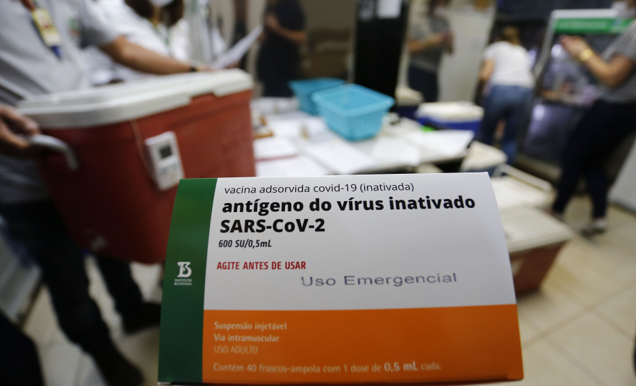 Cidade da longevidade, Quatro Pontes vacina 100% da linha de frente do combate à Covid. FOTO: JONATHAN CAMPOS/AEN