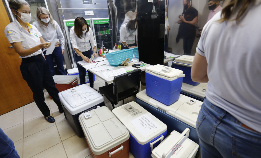 Cidade da longevidade, Quatro Pontes vacina 100% da linha de frente do combate à Covid. FOTO: JONATHAN CAMPOS/AEN