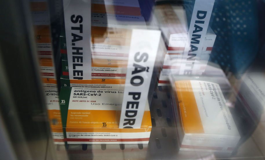 Cidade da longevidade, Quatro Pontes vacina 100% da linha de frente do combate à Covid. FOTO: JONATHAN CAMPOS/AEN