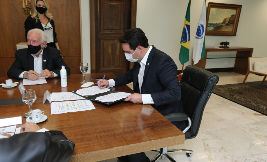 Ambev PG Investimento foi anunciado em solenidade com governador Carlos Massa Ratinho Junior. São R$ 370 milhões em Ponta Grossa, na unidade mais moderna da empresa no País. Há investimento de R$ 15 milhões na fábrica de refrigerantes em Almirante Tamandaré.Foto: Geraldo Bubniak/AEN