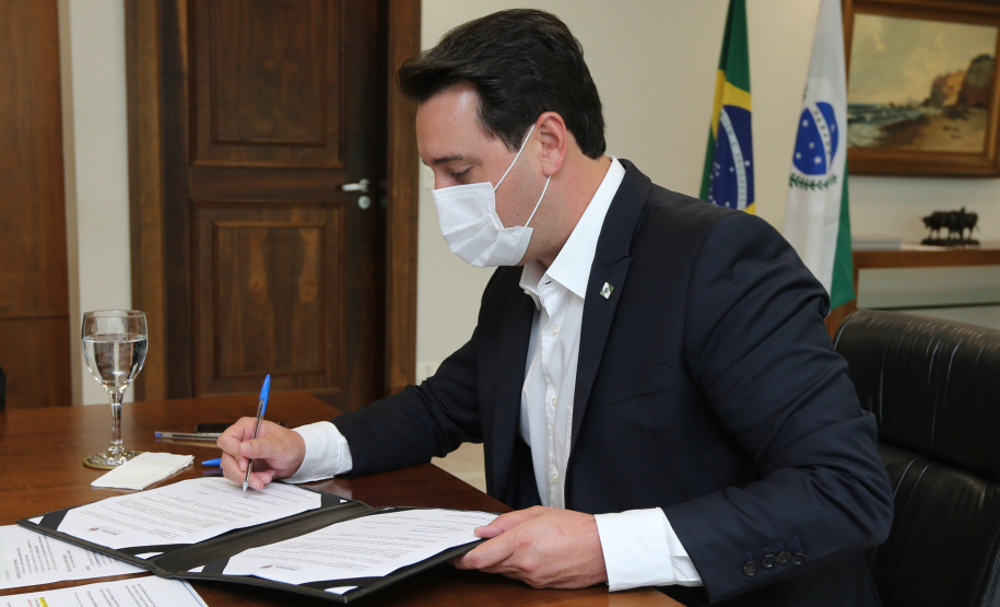 Ambev PG Investimento foi anunciado em solenidade com governador Carlos Massa Ratinho Junior. São R$ 370 milhões em Ponta Grossa, na unidade mais moderna da empresa no País. Há investimento de R$ 15 milhões na fábrica de refrigerantes em Almirante Tamandaré.Foto: Geraldo Bubniak/AEN