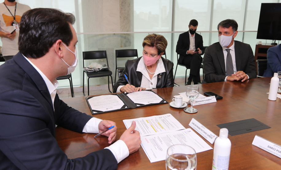 Ambev PG Investimento foi anunciado em solenidade com governador Carlos Massa Ratinho Junior. São R$ 370 milhões em Ponta Grossa, na unidade mais moderna da empresa no País. Há investimento de R$ 15 milhões na fábrica de refrigerantes em Almirante Tamandaré.Foto: Geraldo Bubniak/AEN