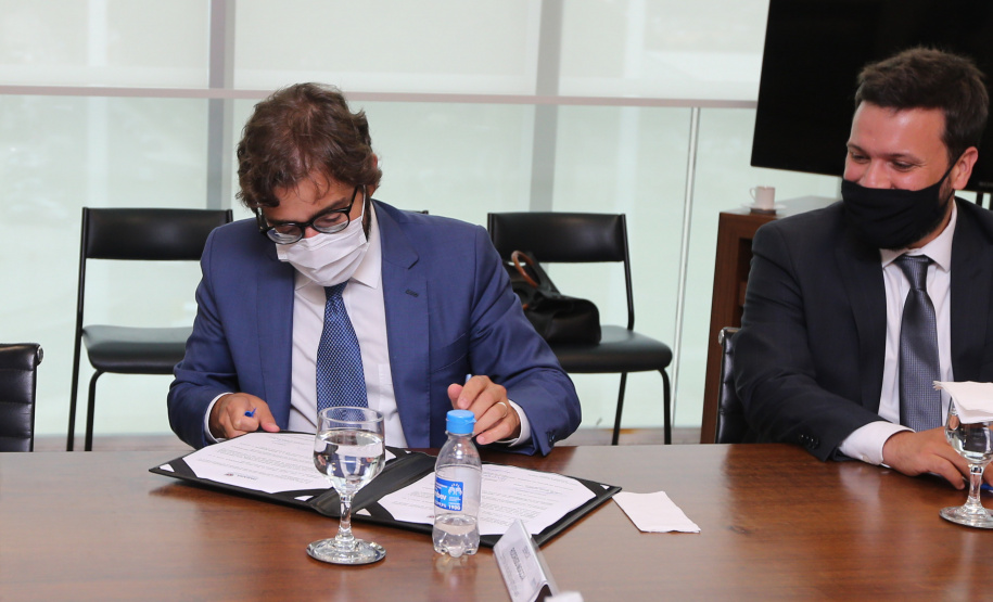 Ambev PG Investimento foi anunciado em solenidade com governador Carlos Massa Ratinho Junior. São R$ 370 milhões em Ponta Grossa, na unidade mais moderna da empresa no País. Há investimento de R$ 15 milhões na fábrica de refrigerantes em Almirante Tamandaré.Foto: Geraldo Bubniak/AEN