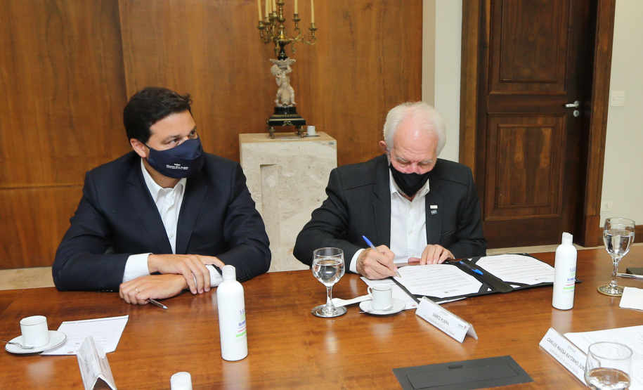 Ambev PG Investimento foi anunciado em solenidade com governador Carlos Massa Ratinho Junior. São R$ 370 milhões em Ponta Grossa, na unidade mais moderna da empresa no País. Há investimento de R$ 15 milhões na fábrica de refrigerantes em Almirante Tamandaré.Foto: Geraldo Bubniak/AEN