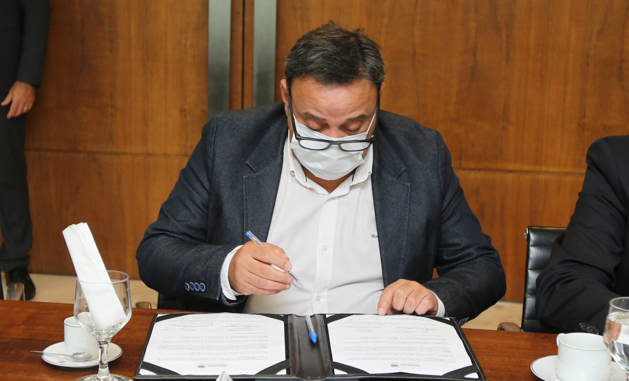 Ambev PG Investimento foi anunciado em solenidade com governador Carlos Massa Ratinho Junior. São R$ 370 milhões em Ponta Grossa, na unidade mais moderna da empresa no País. Há investimento de R$ 15 milhões na fábrica de refrigerantes em Almirante Tamandaré.Foto: Geraldo Bubniak/AEN