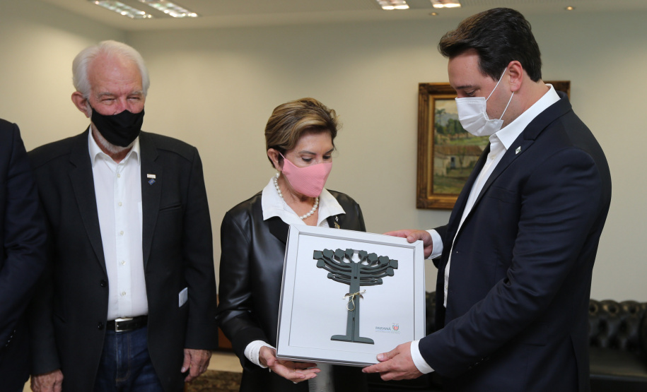 Ambev PG Investimento foi anunciado em solenidade com governador Carlos Massa Ratinho Junior. São R$ 370 milhões em Ponta Grossa, na unidade mais moderna da empresa no País. Há investimento de R$ 15 milhões na fábrica de refrigerantes em Almirante Tamandaré.Foto: Geraldo Bubniak/AEN