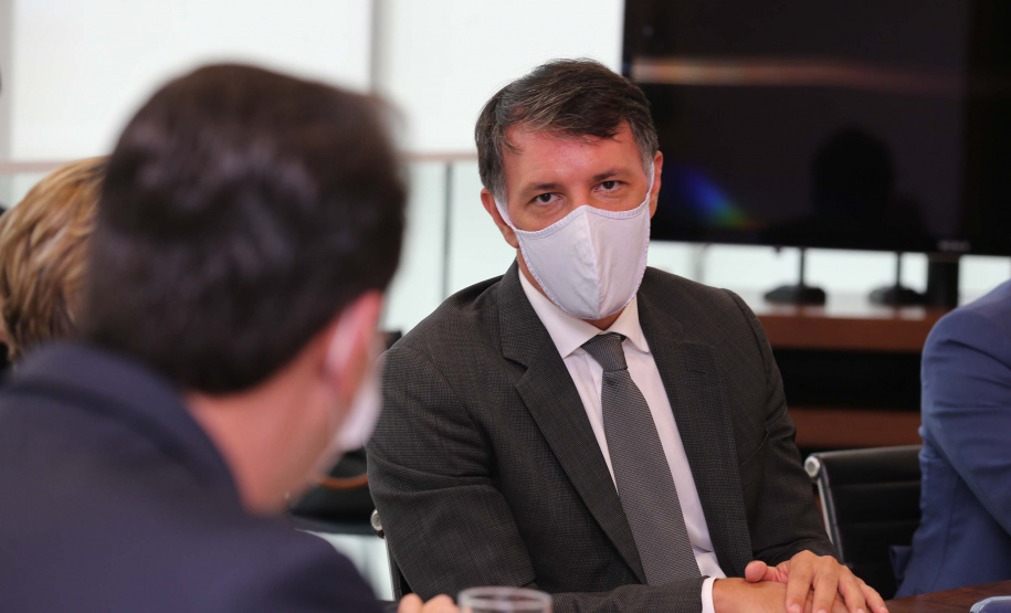 A Ambev investirá R$ 370 milhões em sua cervejaria de Ponta Grossa, na região dos Campos Gerais, para ampliar a capacidade de produção de cervejas puro malte e uma nova linha de envase para abastecer o Sul e Sudeste do País, e R$ 15 milhões na fábrica de refrigerantes instalada em Almirante Tamandaré, que serão utilizados para ampliação da unidade, totalizando um investimento de R$ 385 milhões no Estado