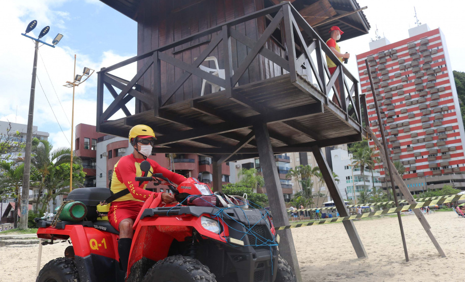 O Corpo de Bombeiros divulgou nesta quarta-feira (20/01) o balanço de atividades e ocorrências atendidas nos primeiros 30 dias de verão no Litoral do estado (do dia 19 de dezembro até o dia 18 de janeiro). O comparativo com o mesmo período da temporada anterior mostra que os afogamentos tiveram queda de 11% (de 569 foi para 506), e houve o dobro de óbitos (de 03 foi para 06). O balanço mostra ainda que as mortes por afogamento ocorreram em áreas não protegidas por guarda-vidas.  Foto:SESP