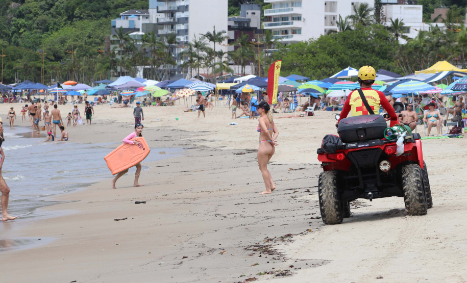 O Corpo de Bombeiros divulgou nesta quarta-feira (20/01) o balanço de atividades e ocorrências atendidas nos primeiros 30 dias de verão no Litoral do estado (do dia 19 de dezembro até o dia 18 de janeiro). O comparativo com o mesmo período da temporada anterior mostra que os afogamentos tiveram queda de 11% (de 569 foi para 506), e houve o dobro de óbitos (de 03 foi para 06). O balanço mostra ainda que as mortes por afogamento ocorreram em áreas não protegidas por guarda-vidas.  Foto:SESP