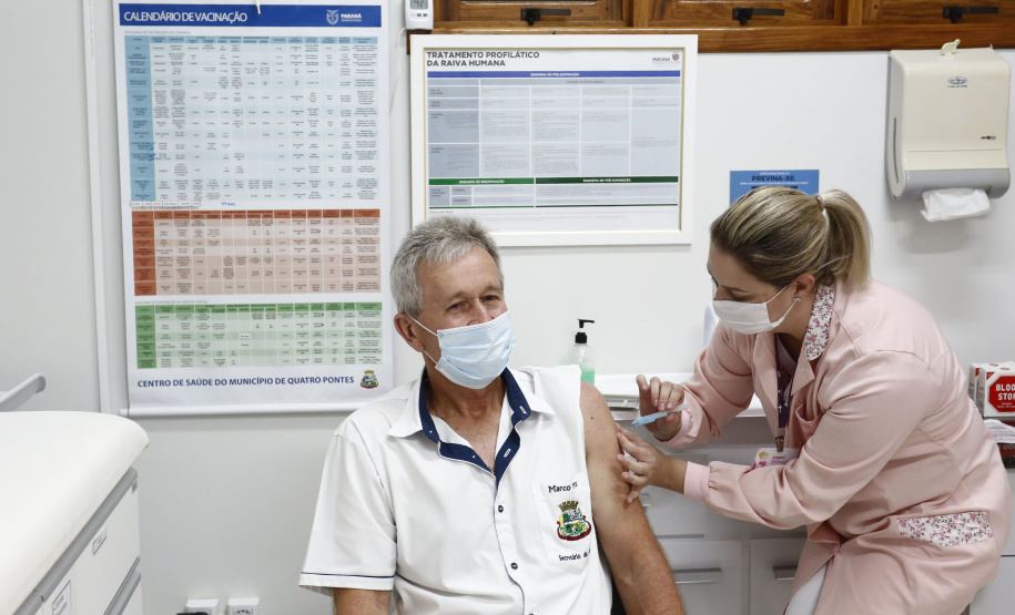 Vacinação contra a Covid-19 no Paraná.