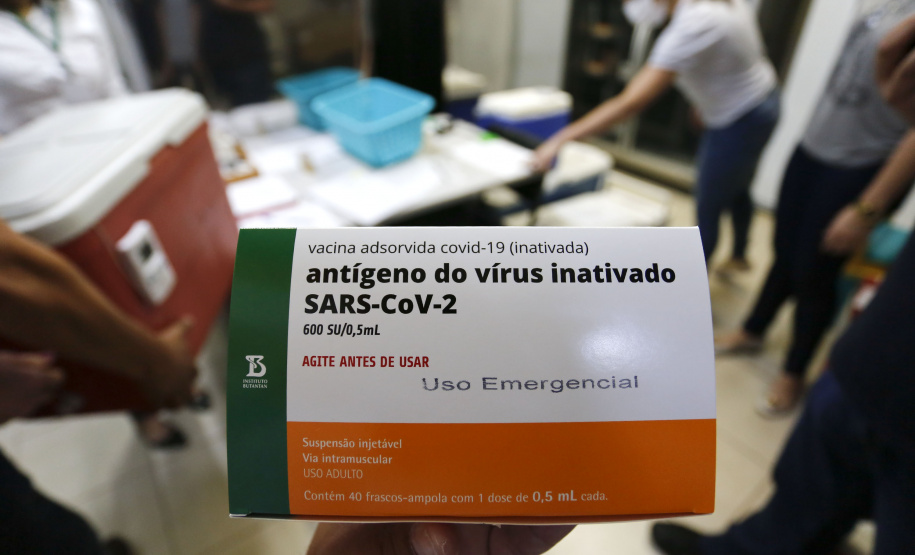 Vacinação contra a Covid-19 no Paraná.