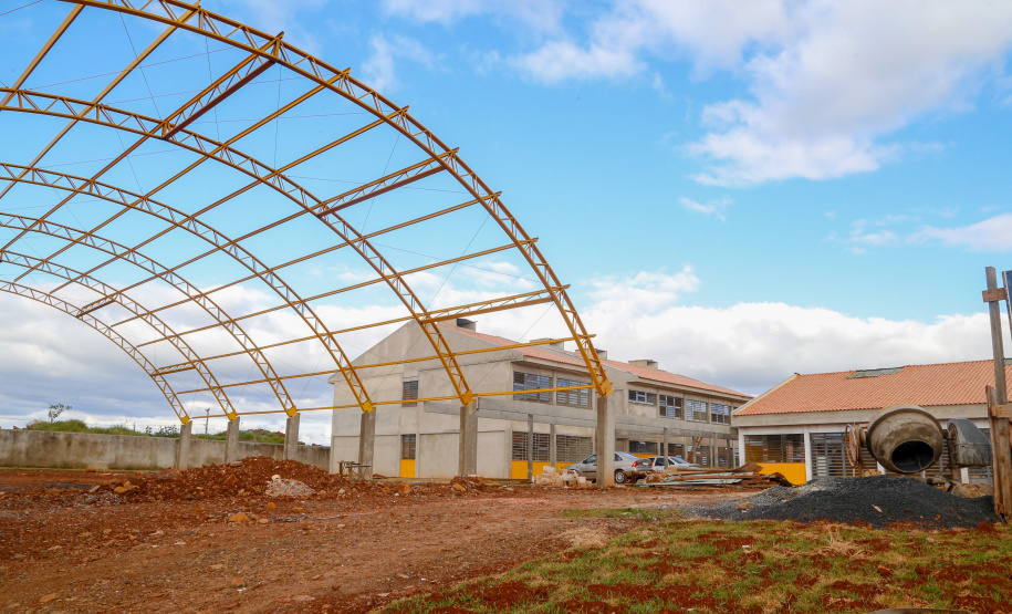 O Governo do Paraná irá investir R$ 450 milhões em infraestrutura escolar em 2021. Os recursos destinados irão assegurar a realização de obras e a oferta dos serviços de alimentação e transporte escolar.