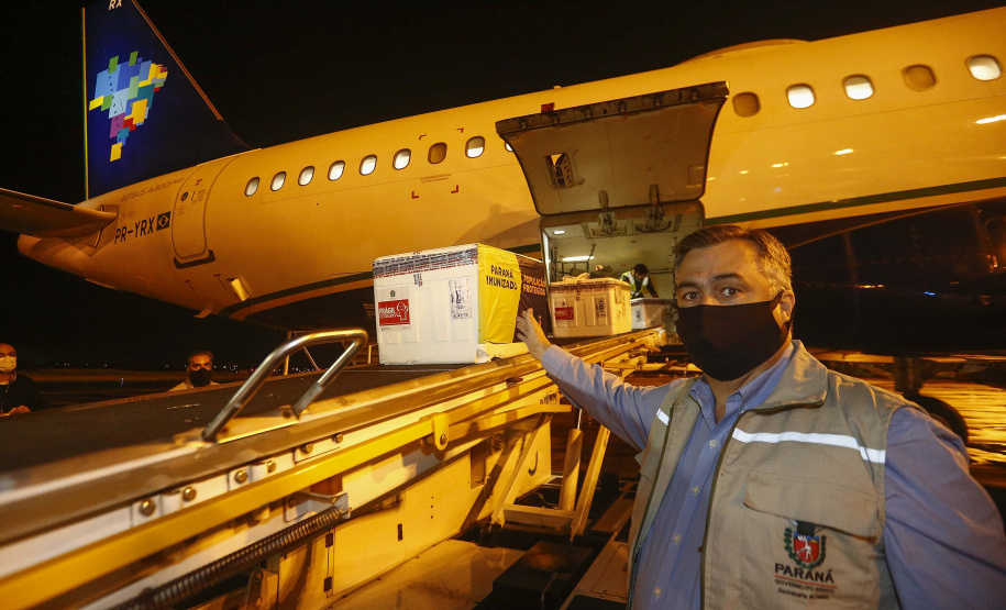 As vacinas Oxford/AstraZeneca, desenvolvidas em parceria com a Fundação Oswaldo Cruz (Fiocruz), devem chegaram no Aeroporto Internacional Afonso Pena, em São José dos Pinhais, na Região Metropolitana de Curitiba.