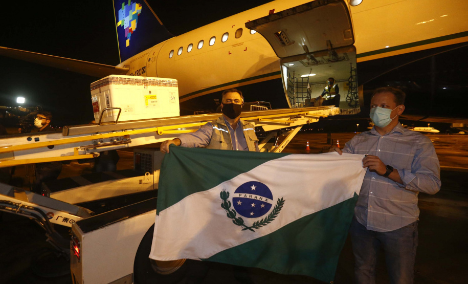 As vacinas Oxford/AstraZeneca, desenvolvidas em parceria com a Fundação Oswaldo Cruz (Fiocruz), devem chegaram no Aeroporto Internacional Afonso Pena, em São José dos Pinhais, na Região Metropolitana de Curitiba.