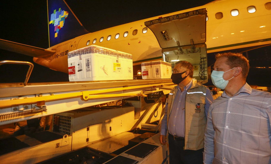 As vacinas Oxford/AstraZeneca, desenvolvidas em parceria com a Fundação Oswaldo Cruz (Fiocruz), devem chegaram no Aeroporto Internacional Afonso Pena, em São José dos Pinhais, na Região Metropolitana de Curitiba.
