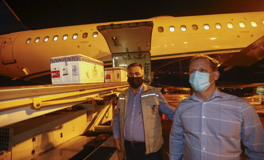 As vacinas Oxford/AstraZeneca, desenvolvidas em parceria com a Fundação Oswaldo Cruz (Fiocruz), devem chegaram no Aeroporto Internacional Afonso Pena, em São José dos Pinhais, na Região Metropolitana de Curitiba.