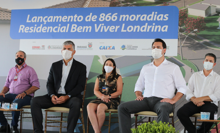 O governador Carlos Massa Ratinho Junior participou nesta segunda-feira (25) do lançamento de 866 novas moradias populares em Londrina, na região Norte. Londrina, 25/01/2021 - Foto: Geraldo Bubniak/AEN