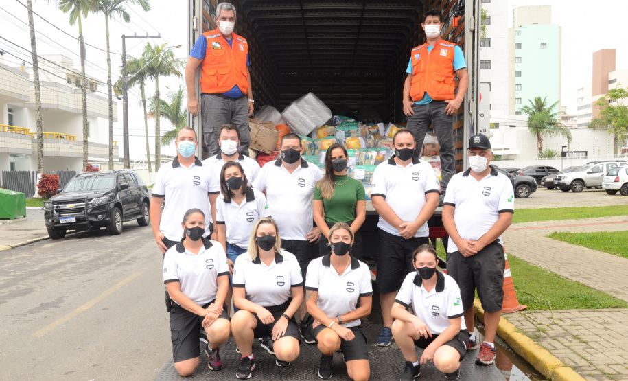 PCPR entrega à Defesa Civil cinco toneladas de doações para vítimas de enchentes de Guaraqueçaba  -  Foto: Divulgação Polícia Civil do Paraná/SESP