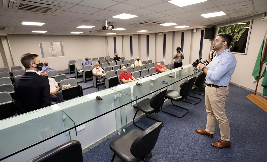 A Portos do Paraná iniciou nesta segunda-feira (25) a entrega de uma placa simbólica de agradecimento para os mais antigos empregados.  -  Paranaguá, 25/01/2021  -  Foto: Claudio Neves/Portos do Paraná